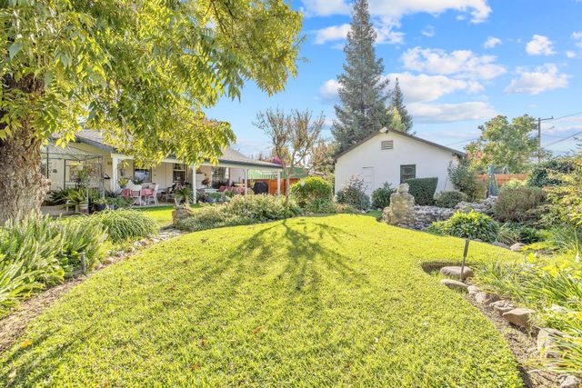 277 N Pepper Street, Woodlake, CA 93286