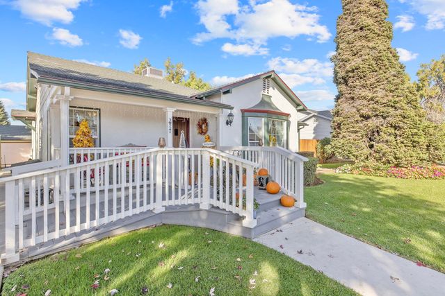 277 N Pepper Street, Woodlake, CA 93286