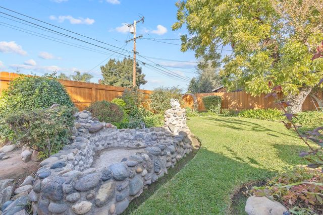 277 N Pepper Street, Woodlake, CA 93286