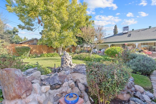 277 N Pepper Street, Woodlake, CA 93286