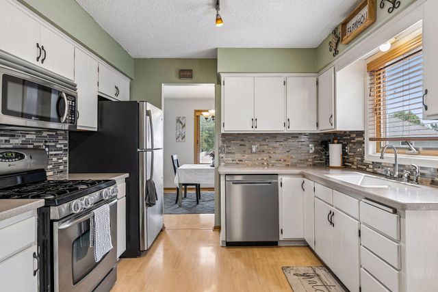 1649 Regatta Drive, Woodbury, MN 55125