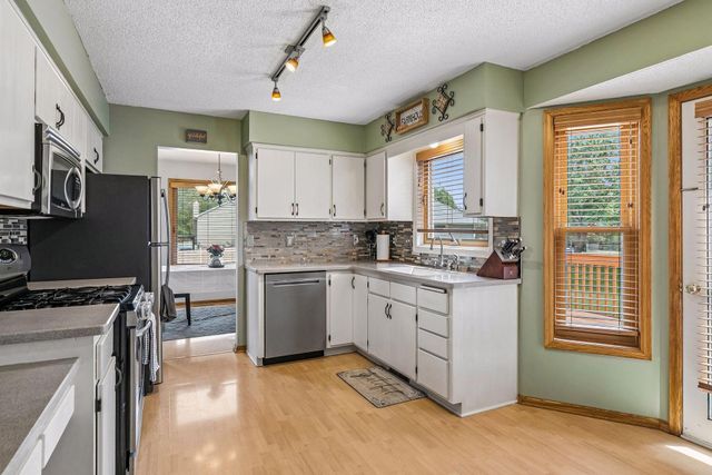 1649 Regatta Drive, Woodbury, MN 55125
