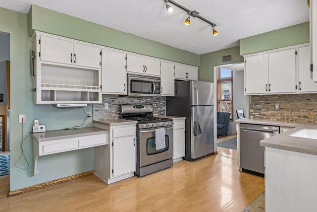 1649 Regatta Drive, Woodbury, MN 55125