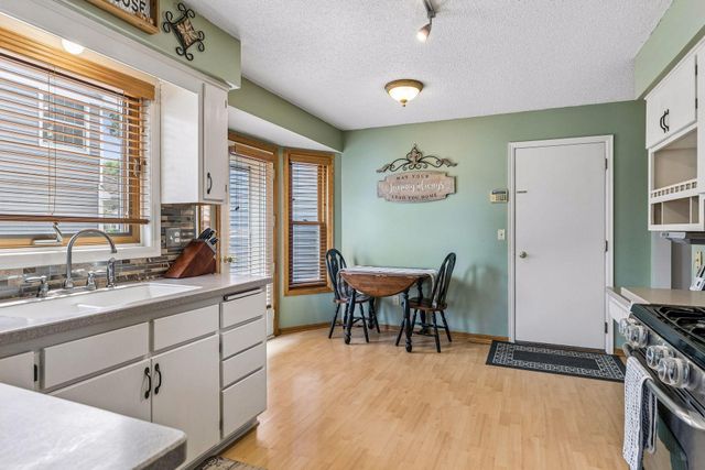 1649 Regatta Drive, Woodbury, MN 55125
