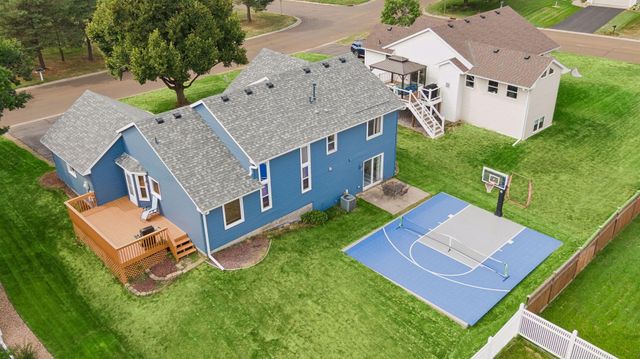 1649 Regatta Drive, Woodbury, MN 55125