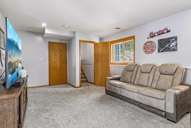 1649 Regatta Drive, Woodbury, MN 55125