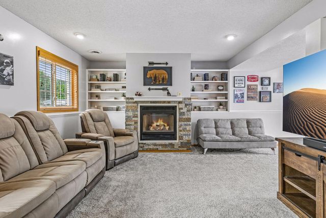 1649 Regatta Drive, Woodbury, MN 55125