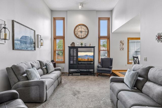 1649 Regatta Drive, Woodbury, MN 55125