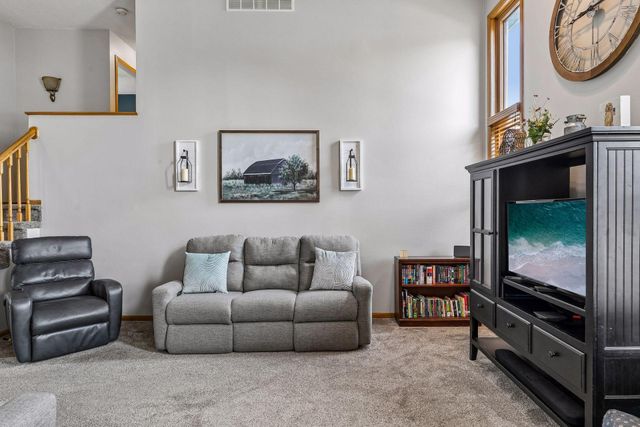 1649 Regatta Drive, Woodbury, MN 55125