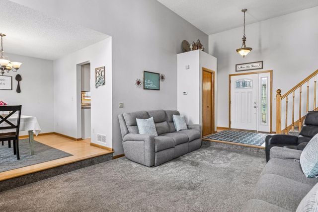 1649 Regatta Drive, Woodbury, MN 55125