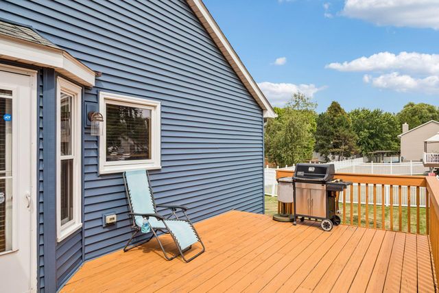 1649 Regatta Drive, Woodbury, MN 55125