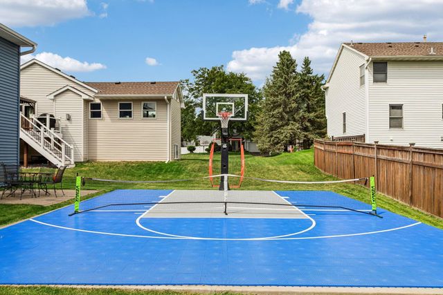 1649 Regatta Drive, Woodbury, MN 55125
