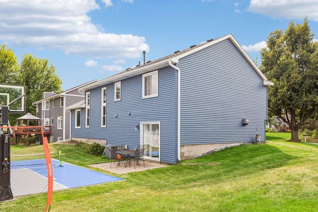 1649 Regatta Drive, Woodbury, MN 55125