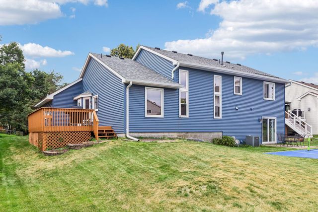 1649 Regatta Drive, Woodbury, MN 55125