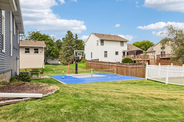 1649 Regatta Drive, Woodbury, MN 55125