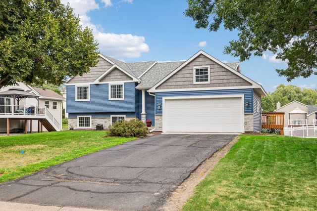 1649 Regatta Drive, Woodbury, MN 55125