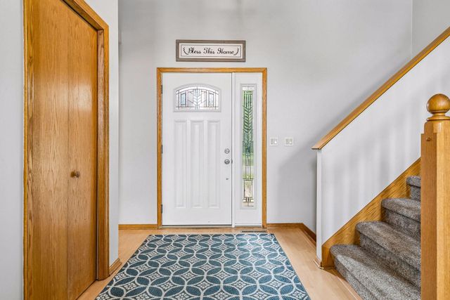 1649 Regatta Drive, Woodbury, MN 55125