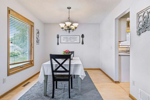 1649 Regatta Drive, Woodbury, MN 55125