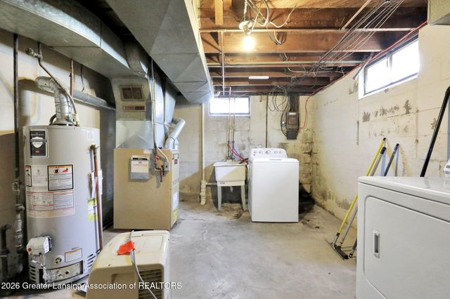 1319 Pico Avenue, Lansing, MI 48910