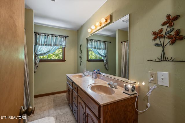 838 County Road 105, Athens, TN 37303