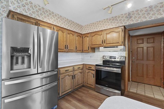 896 W 18TH AVENUE, Oshkosh, WI 54902