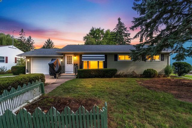 896 W 18TH AVENUE, Oshkosh, WI 54902