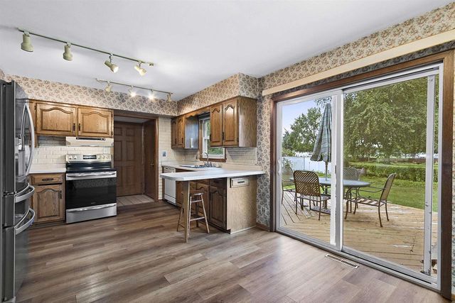 896 W 18TH AVENUE, Oshkosh, WI 54902