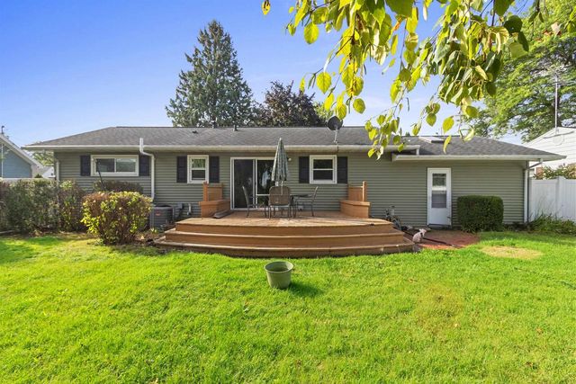 896 W 18TH AVENUE, Oshkosh, WI 54902