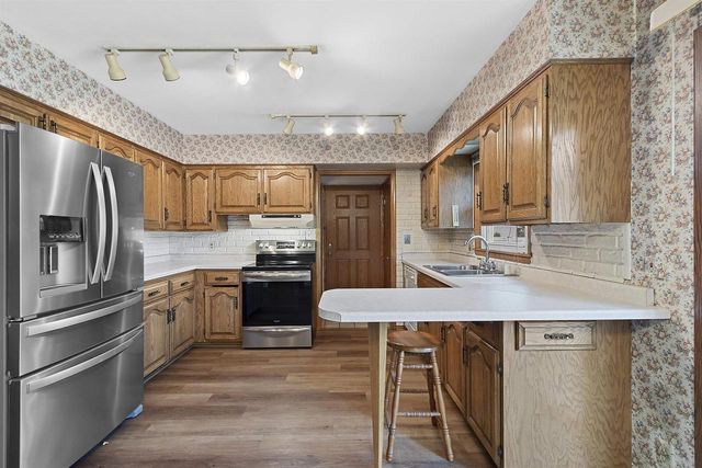 896 W 18TH AVENUE, Oshkosh, WI 54902