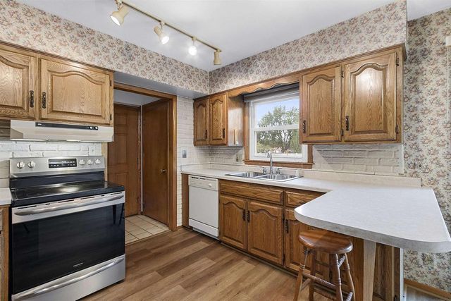 896 W 18TH AVENUE, Oshkosh, WI 54902