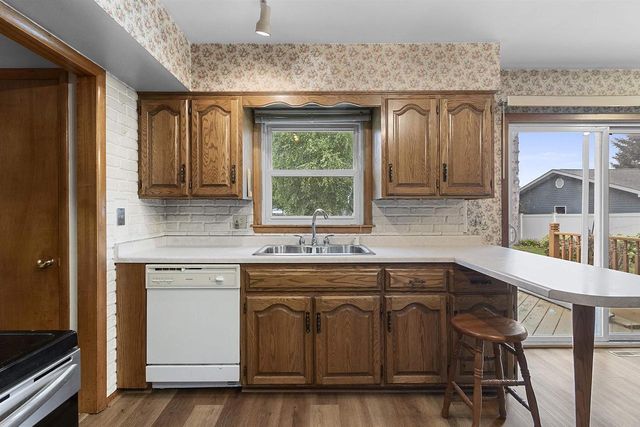 896 W 18TH AVENUE, Oshkosh, WI 54902