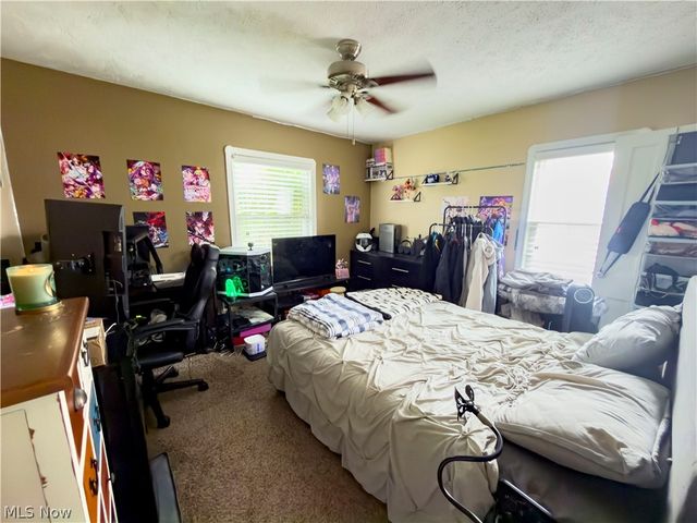 220 E 327th Street, Willowick, OH 44095