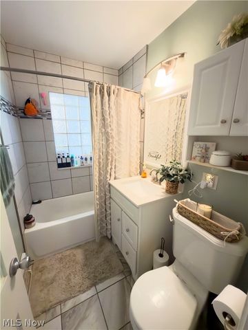 220 E 327th Street, Willowick, OH 44095