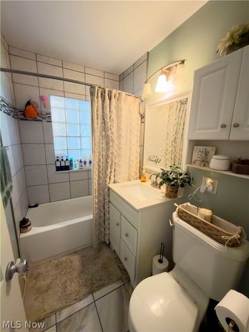 220 E 327th Street, Willowick, OH 44095