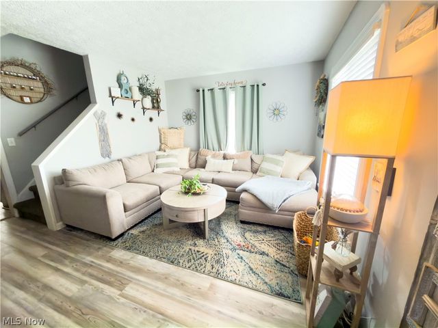 220 E 327th Street, Willowick, OH 44095