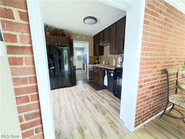 220 E 327th Street, Willowick, OH 44095
