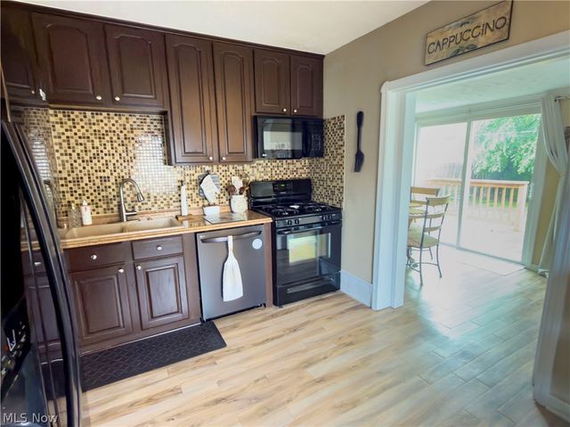 220 E 327th Street, Willowick, OH 44095