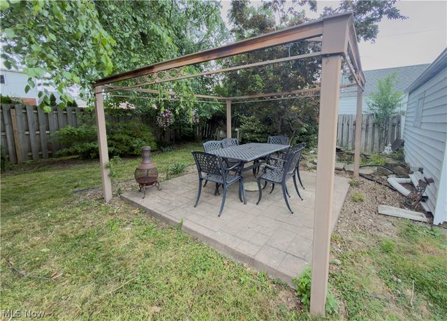 220 E 327th Street, Willowick, OH 44095