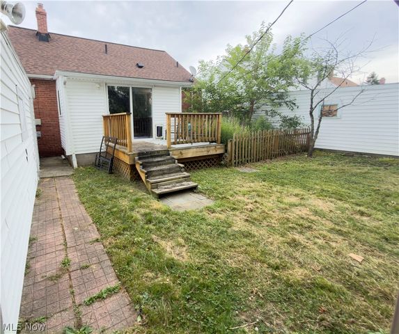 220 E 327th Street, Willowick, OH 44095