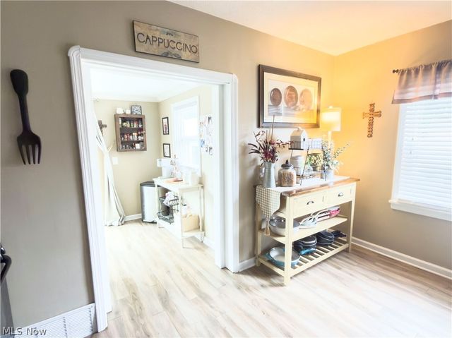 220 E 327th Street, Willowick, OH 44095