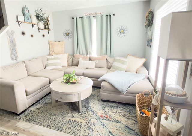 220 E 327th Street, Willowick, OH 44095
