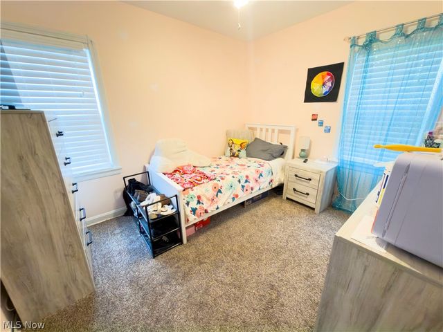 220 E 327th Street, Willowick, OH 44095
