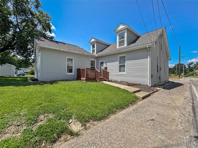 118 W Center Street, Troy, IL 62294