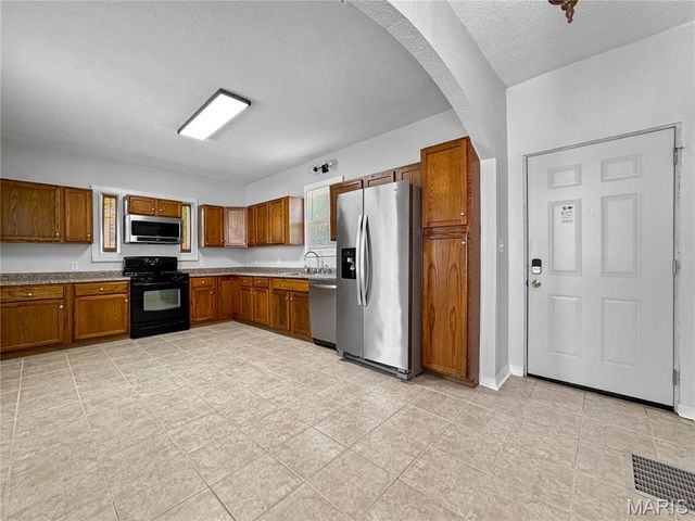 118 W Center Street, Troy, IL 62294