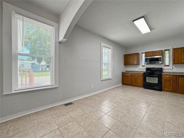 118 W Center Street, Troy, IL 62294
