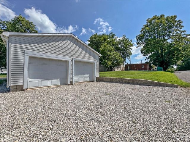118 W Center Street, Troy, IL 62294