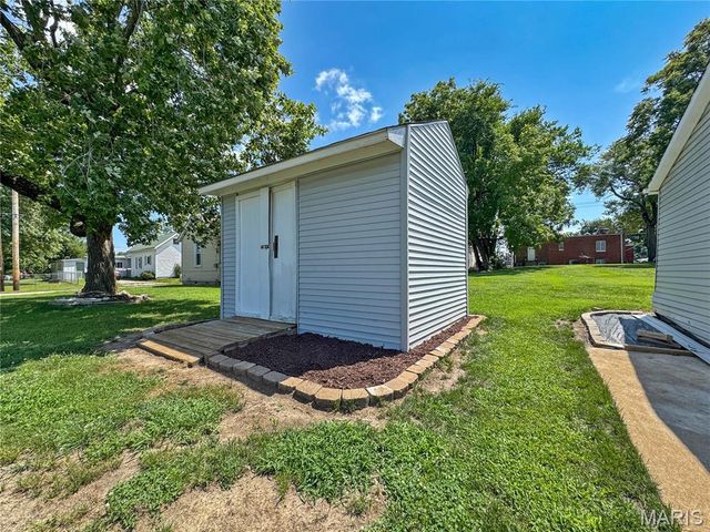 118 W Center Street, Troy, IL 62294