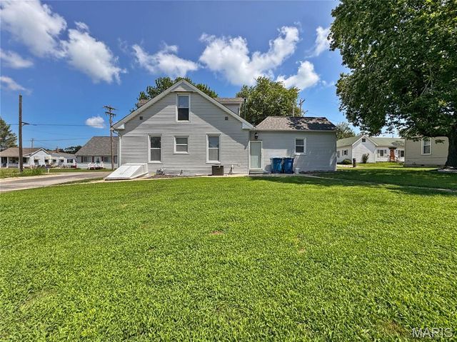 118 W Center Street, Troy, IL 62294