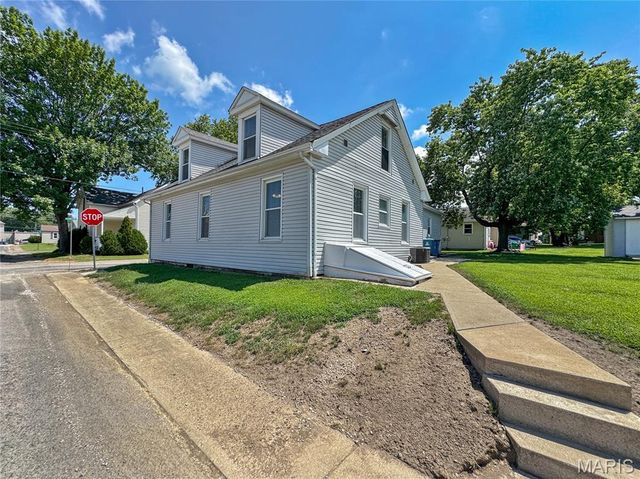 118 W Center Street, Troy, IL 62294