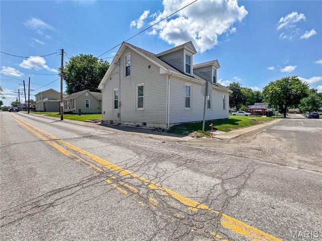 118 W Center Street, Troy, IL 62294